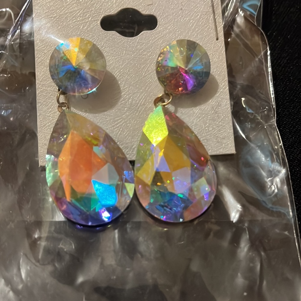Beautiful  & Sparkly Crystal Like Earrings